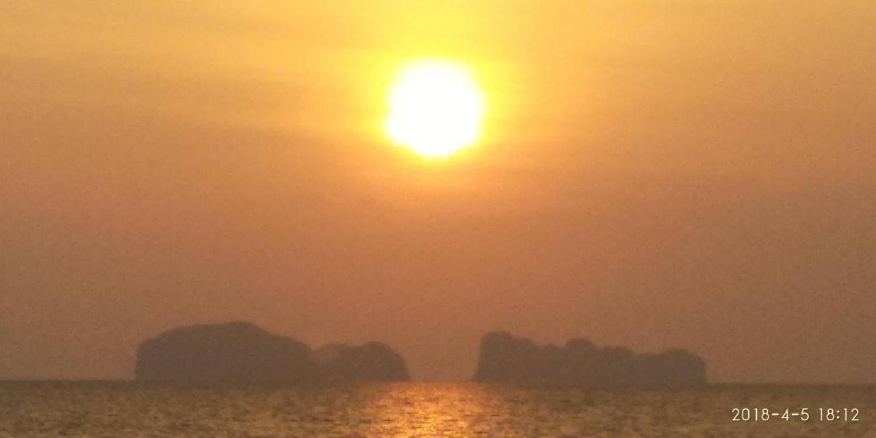 Sukorn Andaman Beach Resort Ko Sukon Extérieur photo