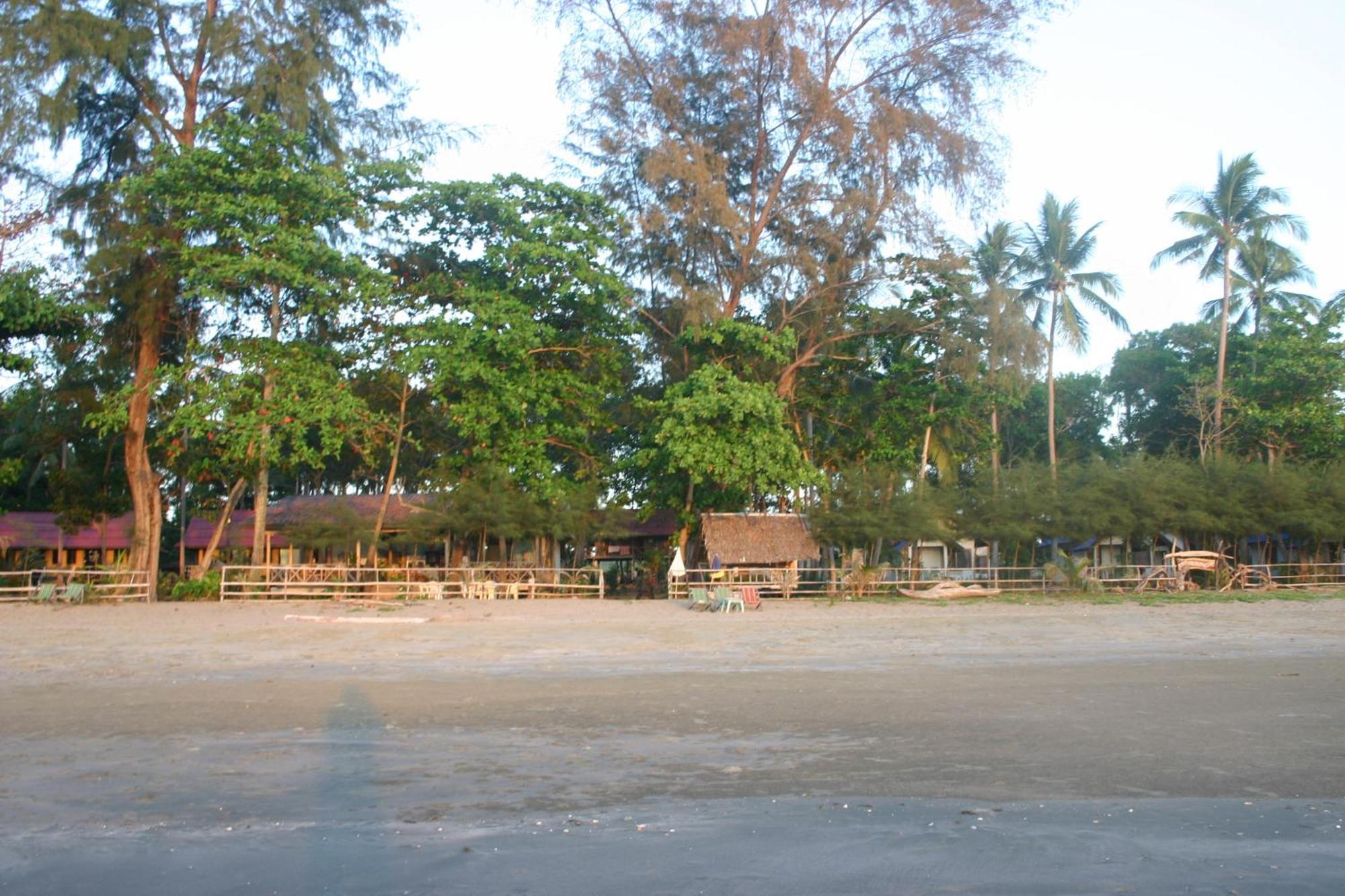 Sukorn Andaman Beach Resort Ko Sukon Extérieur photo