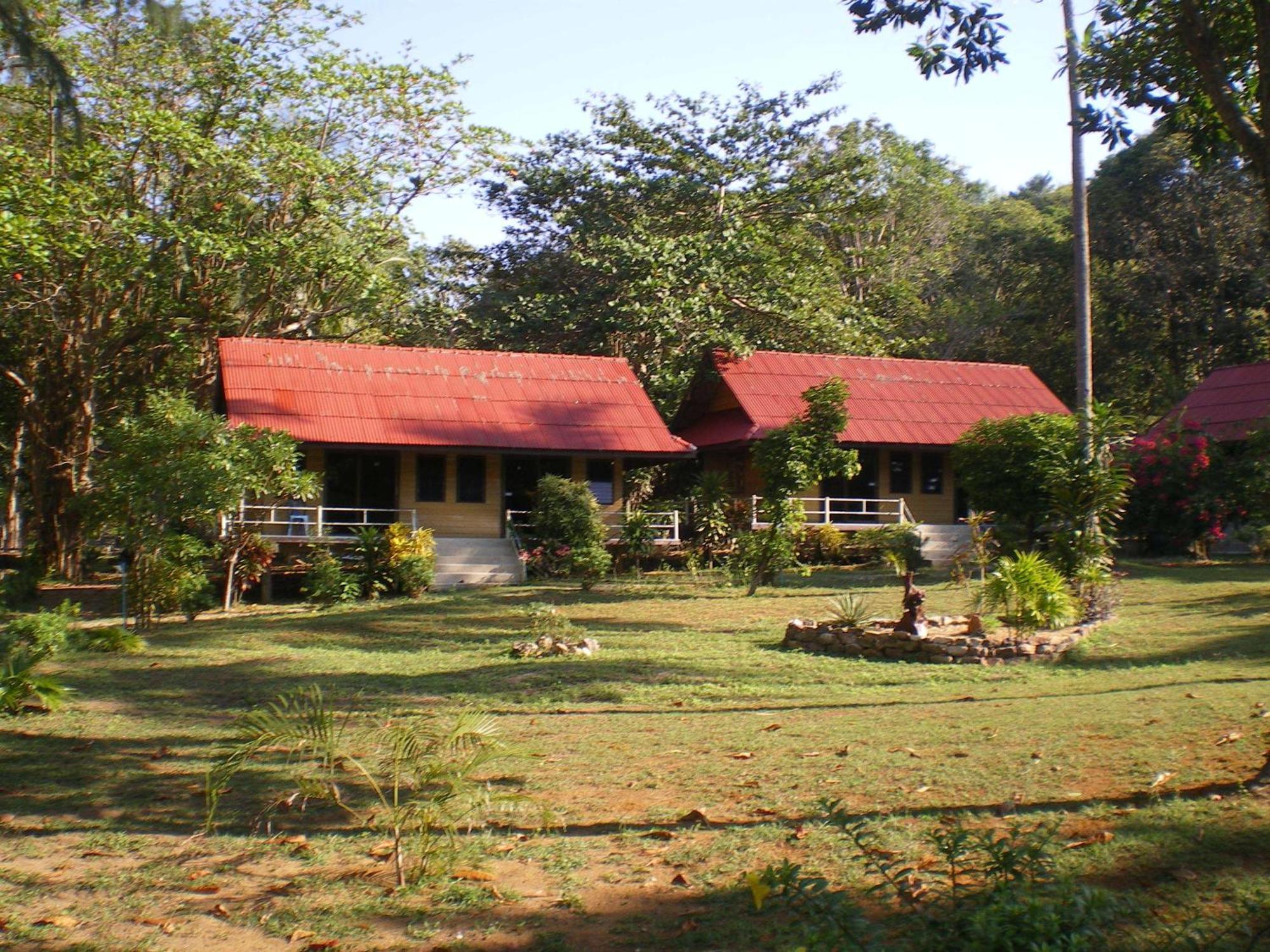 Sukorn Andaman Beach Resort Ko Sukon Extérieur photo