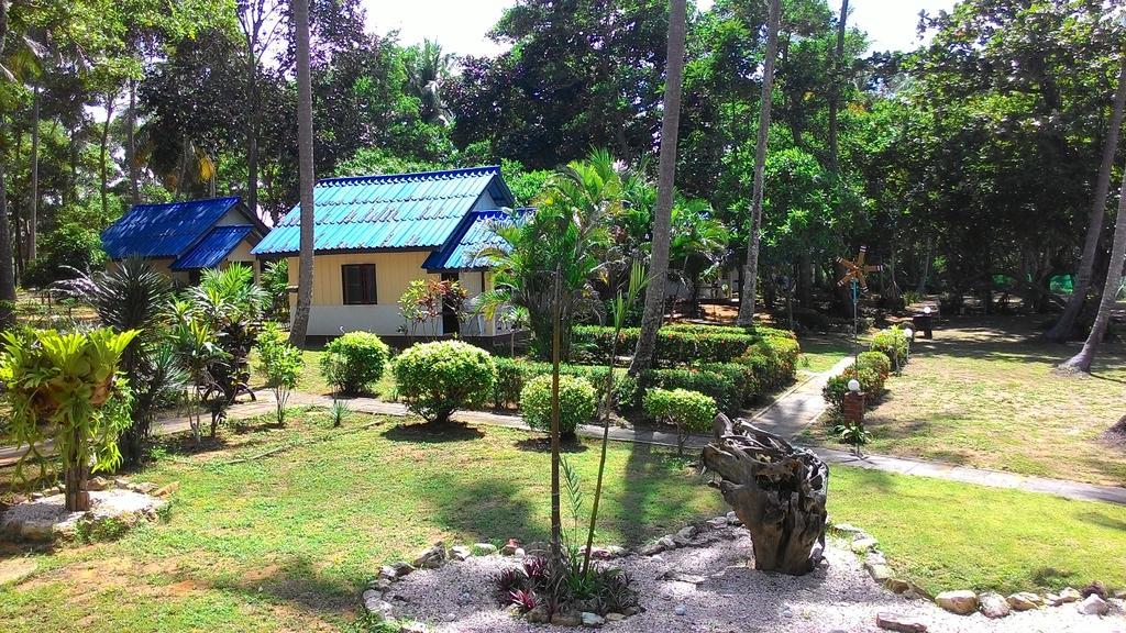 Sukorn Andaman Beach Resort Ko Sukon Extérieur photo