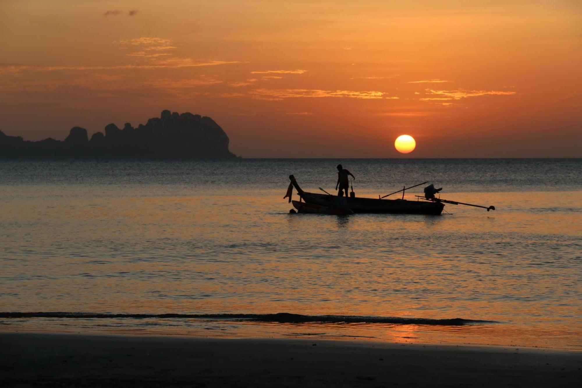 Sukorn Andaman Beach Resort Ko Sukon Extérieur photo