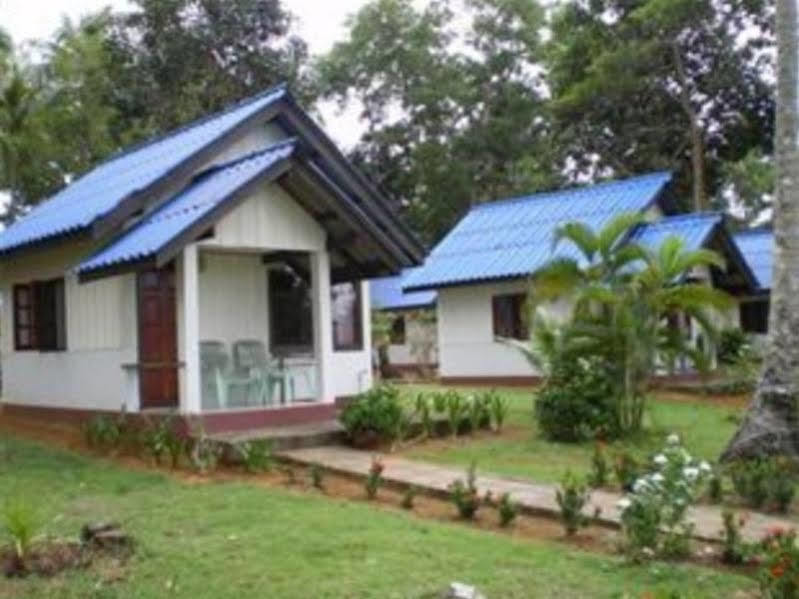 Sukorn Andaman Beach Resort Ko Sukon Extérieur photo